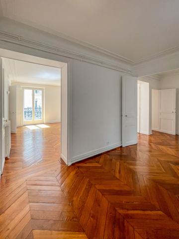 Paris 2ème - A LOUER - Magnifique 5 Pièces de 127 m² avec balcon