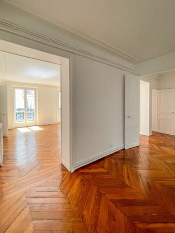 Paris 2ème - A LOUER - Magnifique 5 Pièces de 127 m² avec balcon