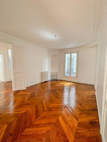 Paris 2ème - A LOUER - Magnifique 5 Pièces de 127 m² avec balcon
