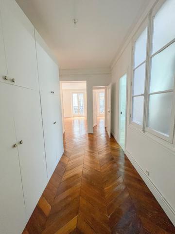 Paris 2ème - A LOUER - Magnifique 5 Pièces de 127 m² avec balcon