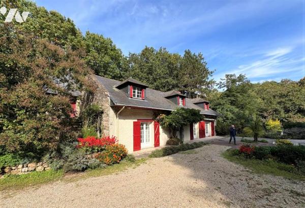 Guemené Penfao, en campagne maison avec piscine sur environ 15 ha