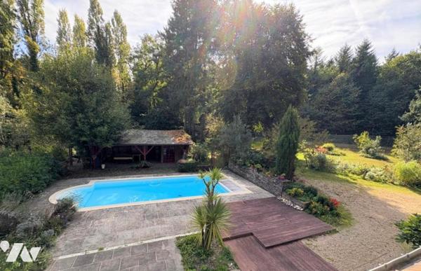 Guemené Penfao, en campagne maison avec piscine sur environ 15 ha