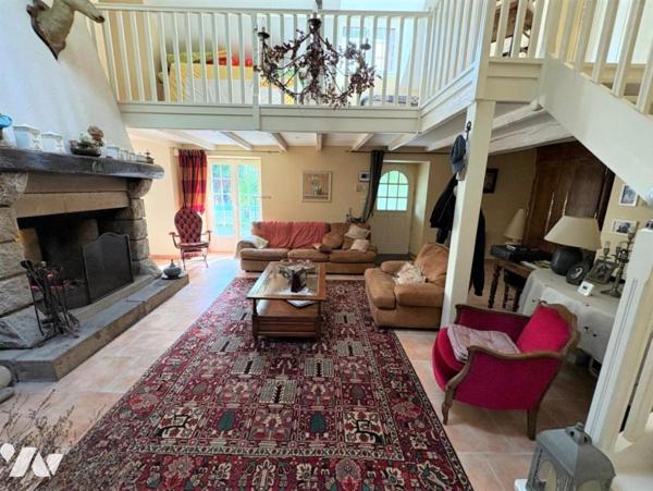 Guemené Penfao, en campagne maison avec piscine sur environ 15 ha