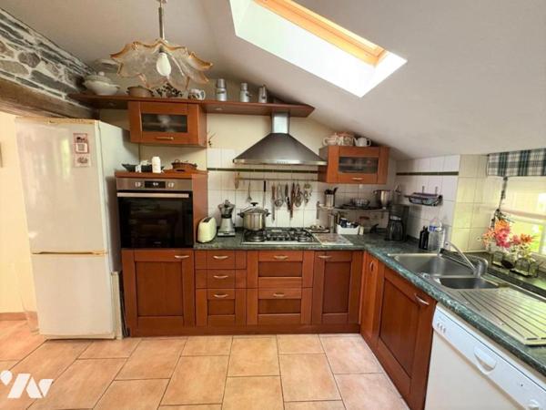 Guemené Penfao, en campagne maison avec piscine sur environ 15 ha