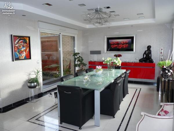 BIEN DE PRESTIGE - Maison d'architecte d'une surface habitable de 329 m².