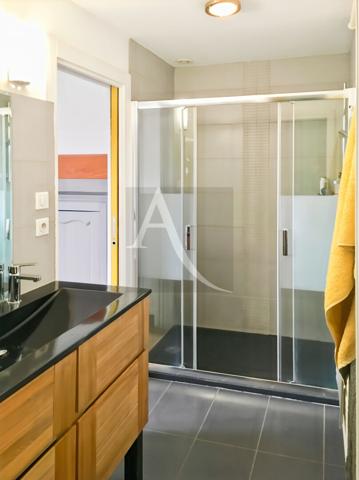 Maison de village ..