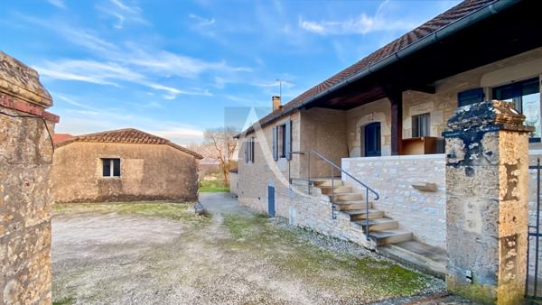 Maison de village ..