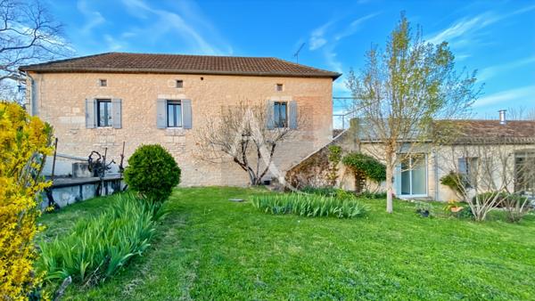 Maison de village ..