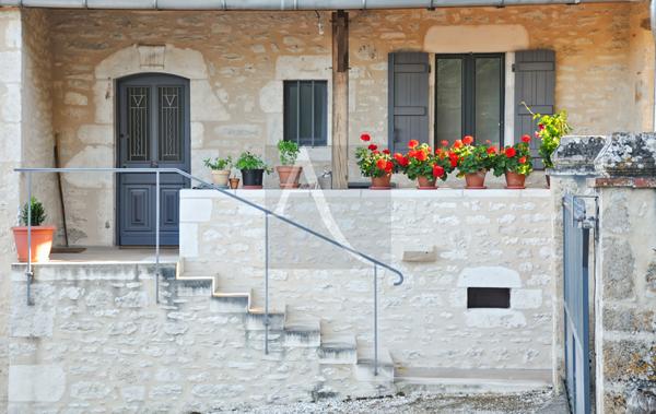 Maison de village ..