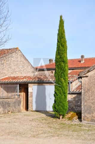 Maison de village ..