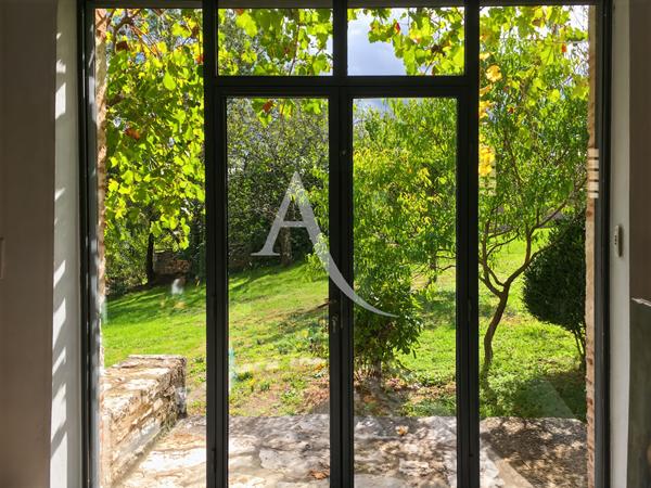 Maison de village ..