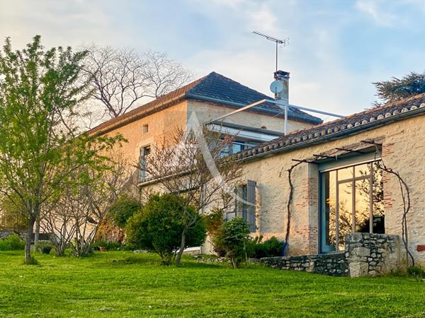 Maison de village ..