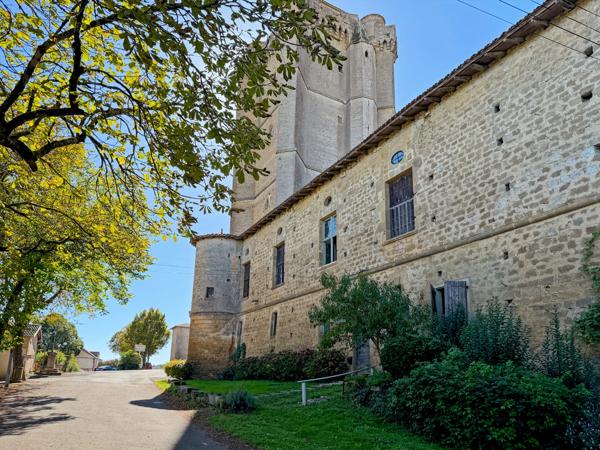 Dpt Gers (32), à vendre BASSOUES, partie du château, 174 m2 avec jardin 5000 m2 et piscine