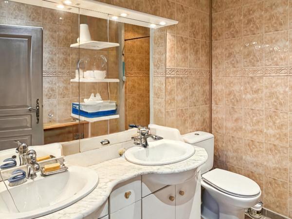 Dpt Gers (32), à vendre BASSOUES, partie du château, 174 m2 avec jardin 5000 m2 et piscine