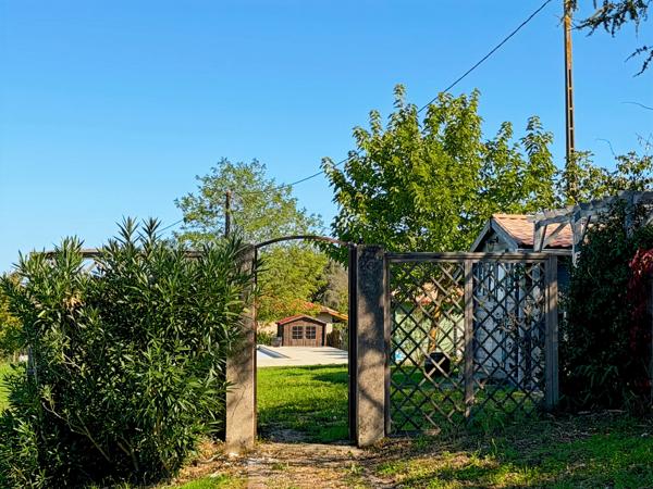 Dpt Gers (32), à vendre BASSOUES, partie du château, 174 m2 avec jardin 5000 m2 et piscine