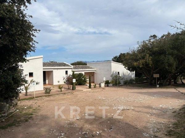 Ensemble immobilier de charme au cœur d’un domaine privé à Bonifacio