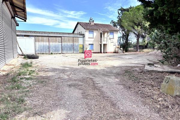 Domaine agricole à vendre de 21 hectares avec maison d'habitation de 120m² et grands hangars Marsillargues