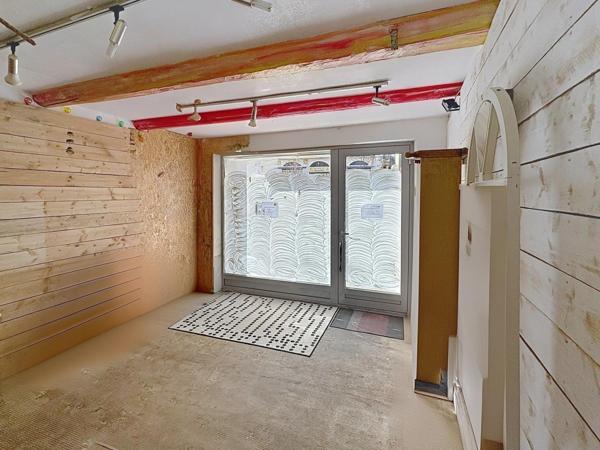 Maison de ville de 68m2 avec local commercial de 85m2