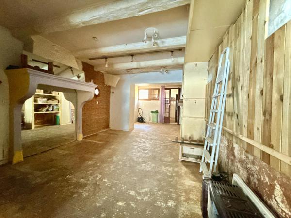 Maison de ville de 68m2 avec local commercial de 85m2