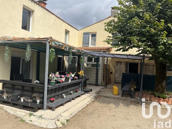 House for sale 5 rooms 130 m² Saint-Germain-de-Lusignan