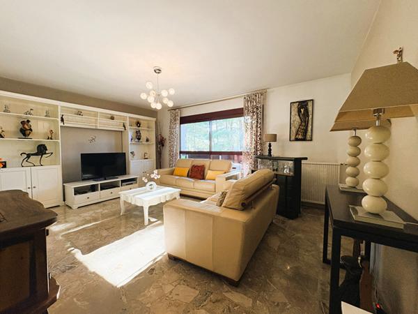 Appartement T4 de 97,5M2 avec terrasse et parking dans résidence de caractère