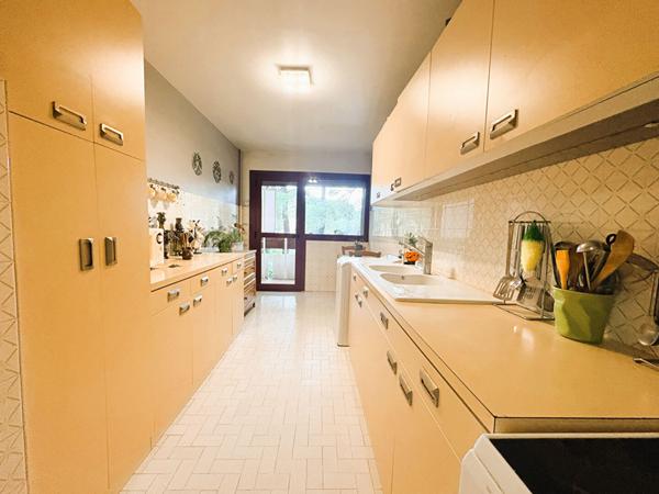 Appartement T4 de 97,5M2 avec terrasse et parking dans résidence de caractère