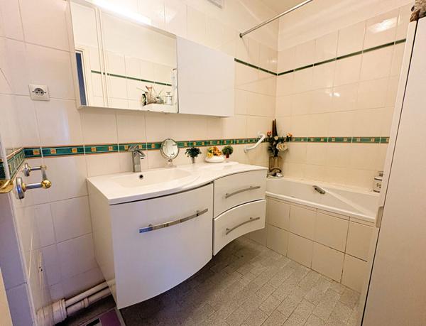 Appartement T4 de 97,5M2 avec terrasse et parking dans résidence de caractère