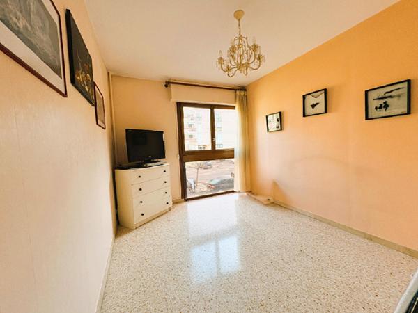 Appartement T4 de 97,5M2 avec terrasse et parking dans résidence de caractère