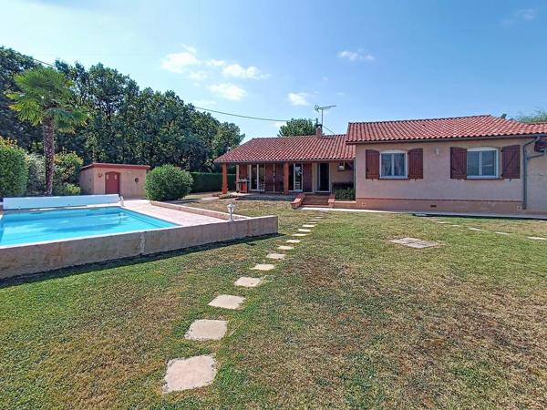Villa de plain-pied avec piscine