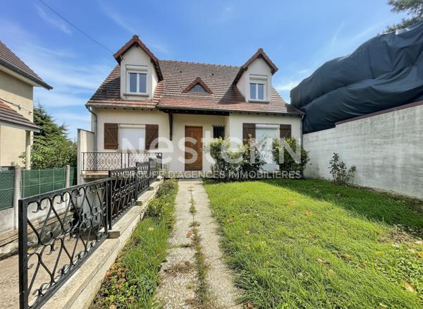 A vendre une maison avec sous-sol total à Morangis de 135 m2 et divisée en 2 appartements
