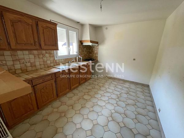 A vendre une maison avec sous-sol total à Morangis de 135 m2 et divisée en 2 appartements