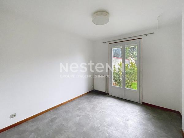 A vendre une maison avec sous-sol total à Morangis de 135 m2 et divisée en 2 appartements