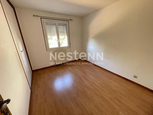 A vendre une maison avec sous-sol total à Morangis de 135 m2 et divisée en 2 appartements