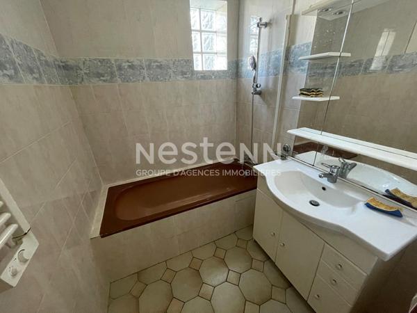 A vendre une maison avec sous-sol total à Morangis de 135 m2 et divisée en 2 appartements
