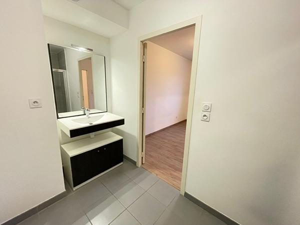 AVRILLE T2 AVEC GRANDE TERRASSE,  
Avrille 49240