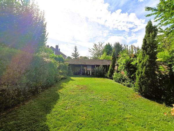 Dans un secteur prisé, à quelques minutes à pied de la gare: