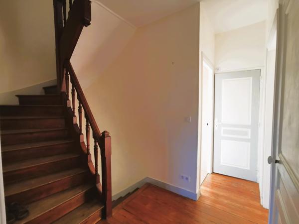 Dans un secteur prisé, à quelques minutes à pied de la gare: