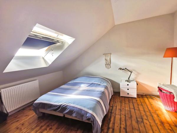 Dans un secteur prisé, à quelques minutes à pied de la gare: