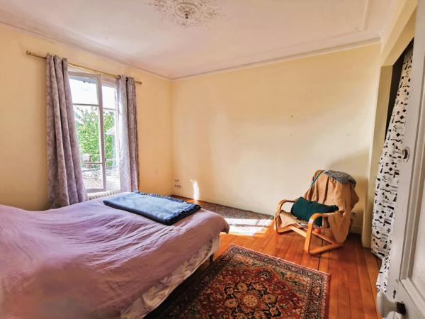 Dans un secteur prisé, à quelques minutes à pied de la gare: