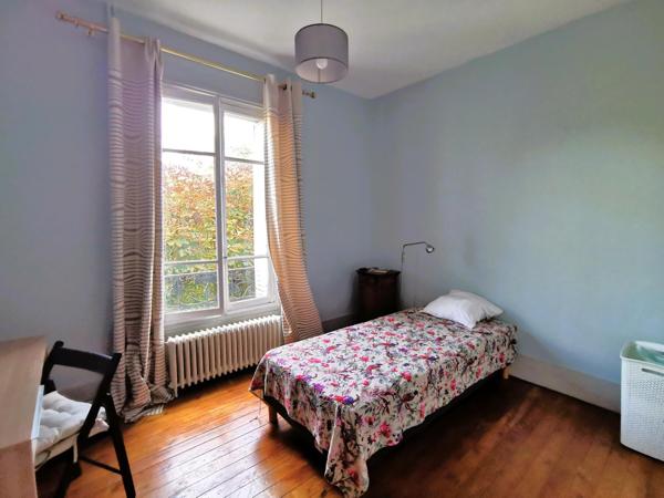 Dans un secteur prisé, à quelques minutes à pied de la gare: