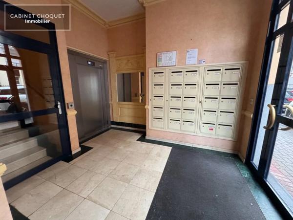 F2 AVEC GARAGE ET CAVE A LOUER - VIEUX-LILLE - 39.5 m 2 - 779 € charges comprises par mois