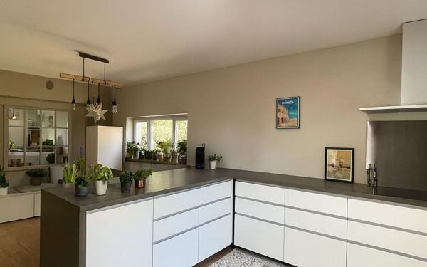 Maison à vendre    7 pièces • 170 m2 Nîmes