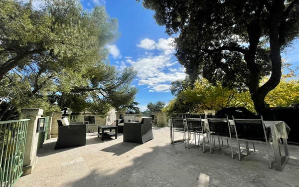 Maison à vendre    7 pièces • 170 m2 Nîmes