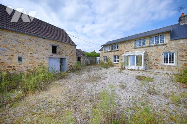 Maison en pierres à 3km du Bourg de BRICQUEBEC-EN-COTENTIN