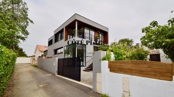 Vaux-sur-Mer (17640) Lignes épurées et horizon bleu – Villa moderne à deux pas des plages au prix de vente 1.260.000 € HAI