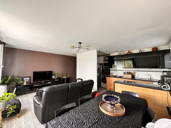 Appartement à VILLETANEUSE (93430)