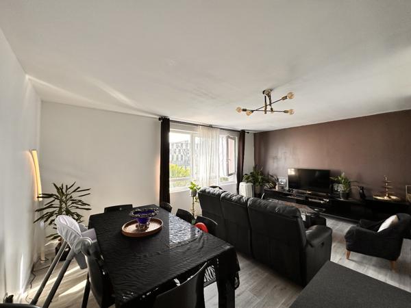 Appartement à VILLETANEUSE (93430)