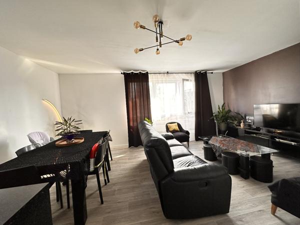 Appartement à VILLETANEUSE (93430)
