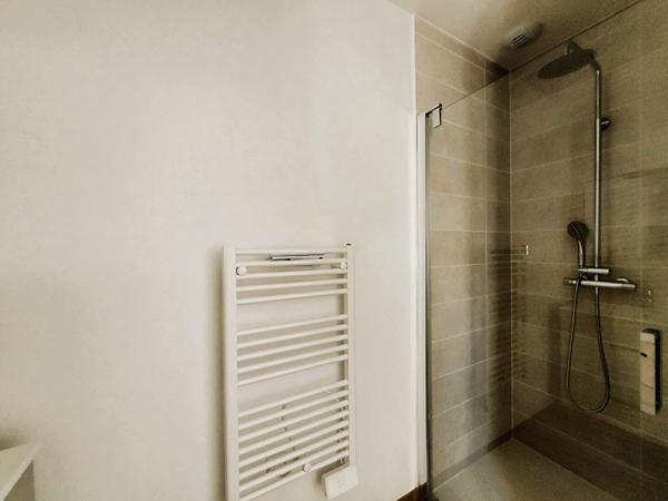 Maison neuve 3 suites -106 m² - À 900 m du centre-ville - Frais de notaire réduits