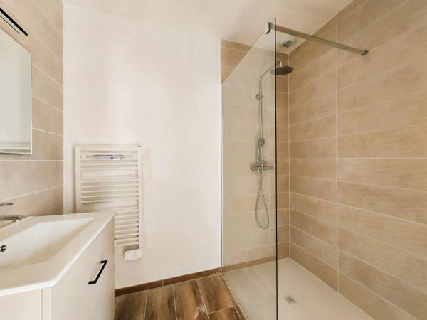 Maison neuve 3 suites -106 m² - À 900 m du centre-ville - Frais de notaire réduits